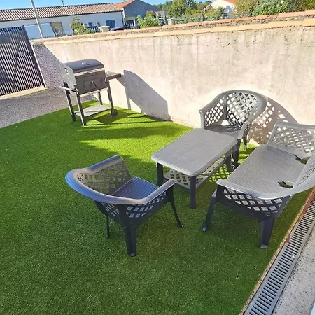 Cocon Avec Velux Terrasse Et Barbecue